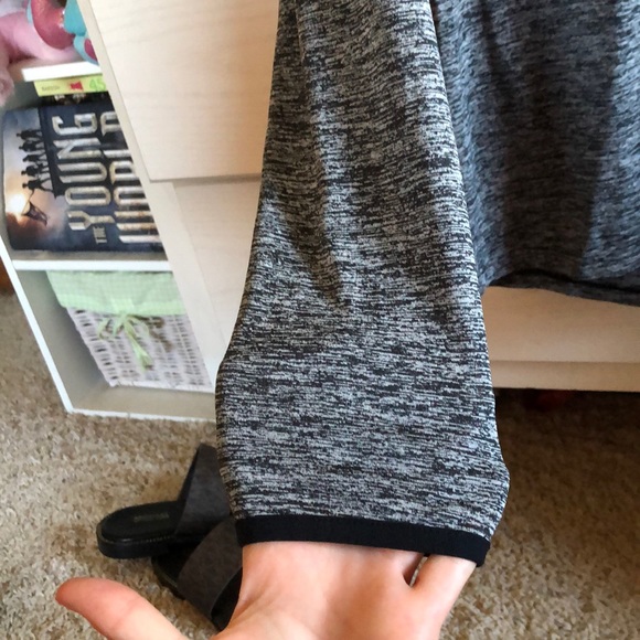 Long sleeve hooded heather grey under armour shirt - Picture 2 of 6